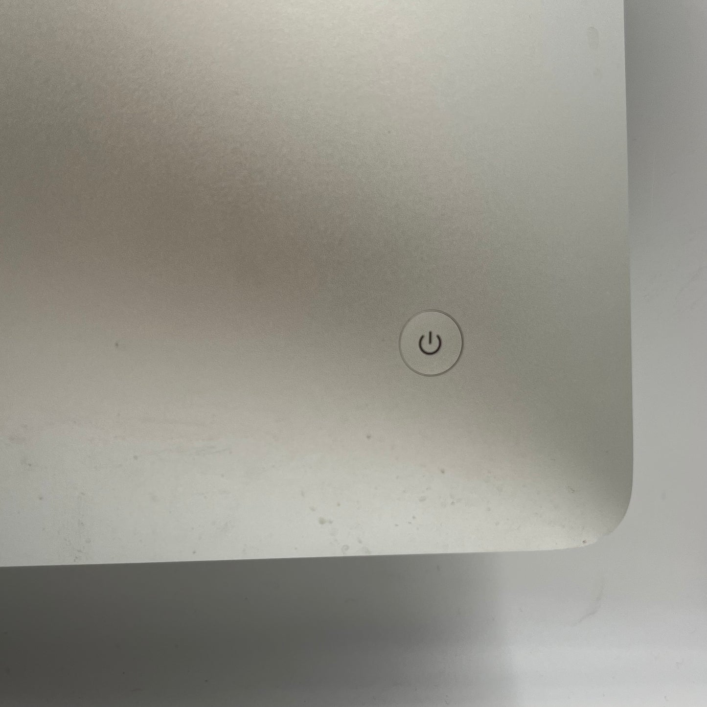 2019 Apple iMac 21.5" i5 3.6GHz 8GB RAM 128GB Fusion Silver A2116