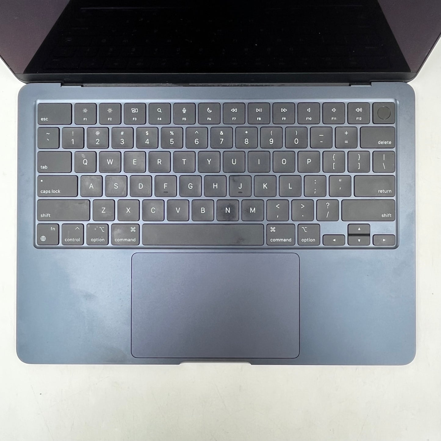 2022 Apple MacBook Air 13.6" M2 8C GPU 3.5GHz 8GB RAM 256GB SSD MLY33LL/A