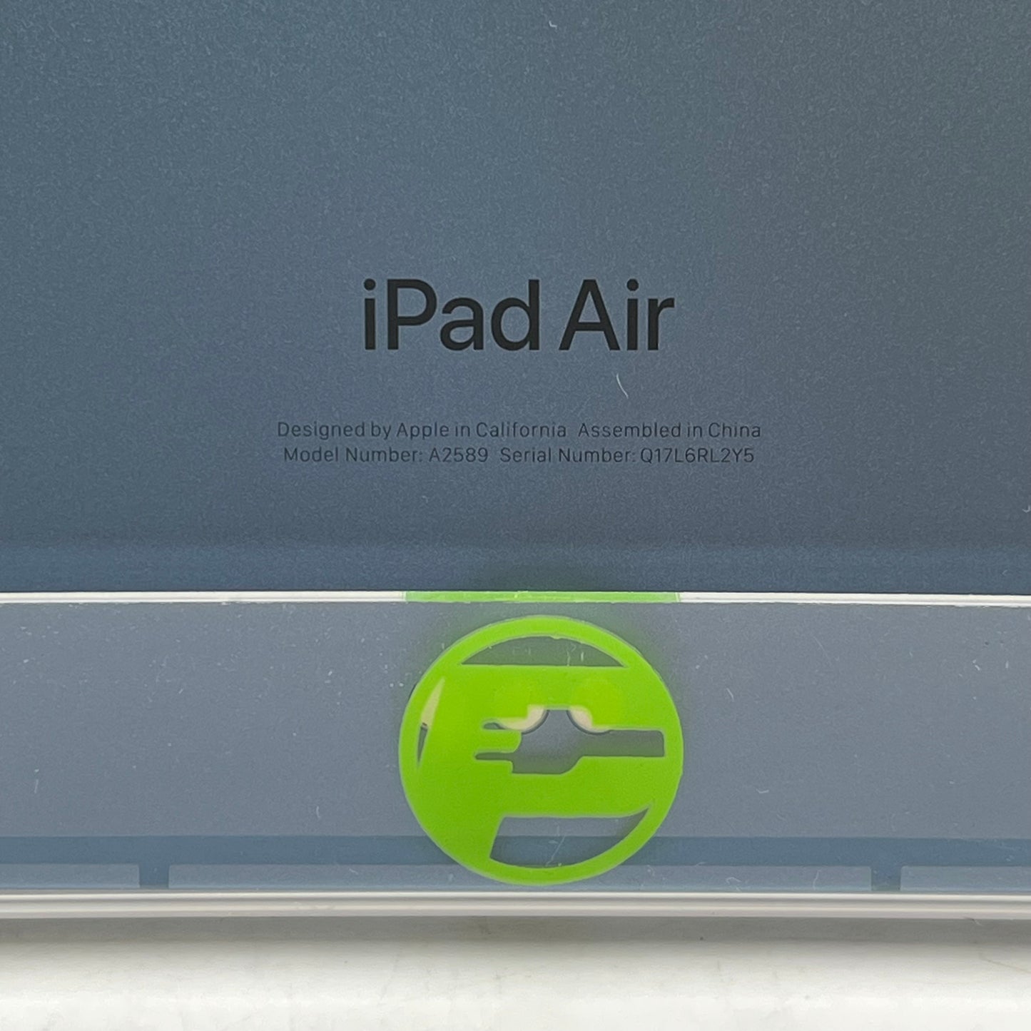 Unlocked Apple iPad Air 5th Gen 256GB Blue MM73LL/A