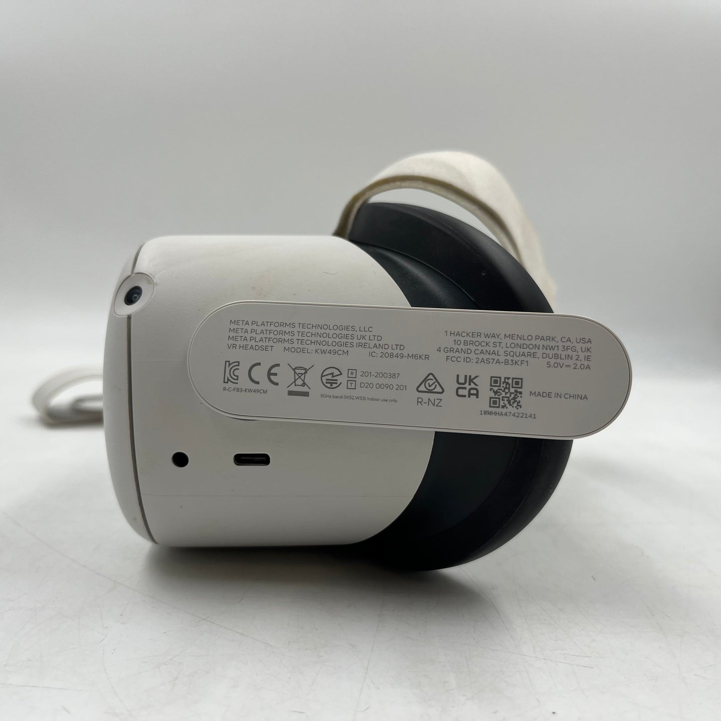 Oculus Quest 2 128GB Standalone All-in-One VR Headset KW49CM
