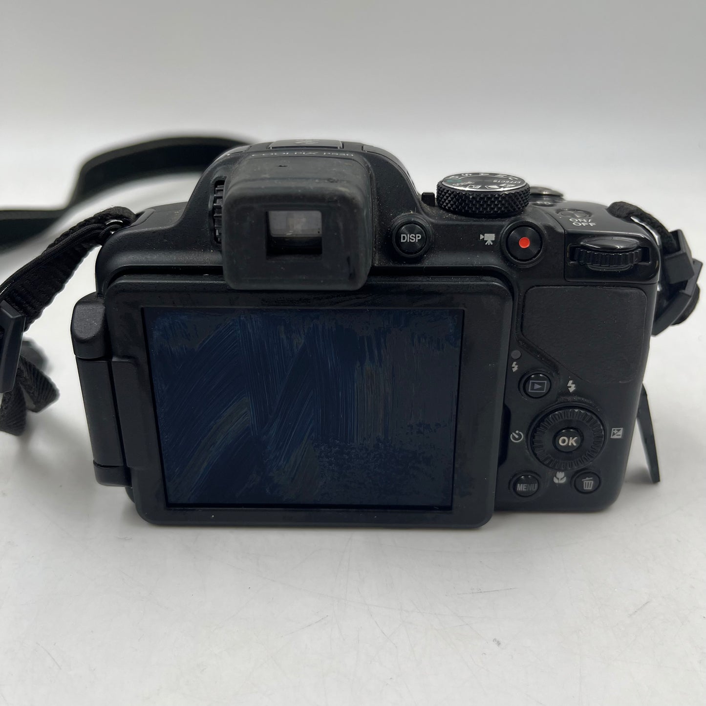 Nikon COOLPIX P520 18.1MP Digital Point And Shoot Camera