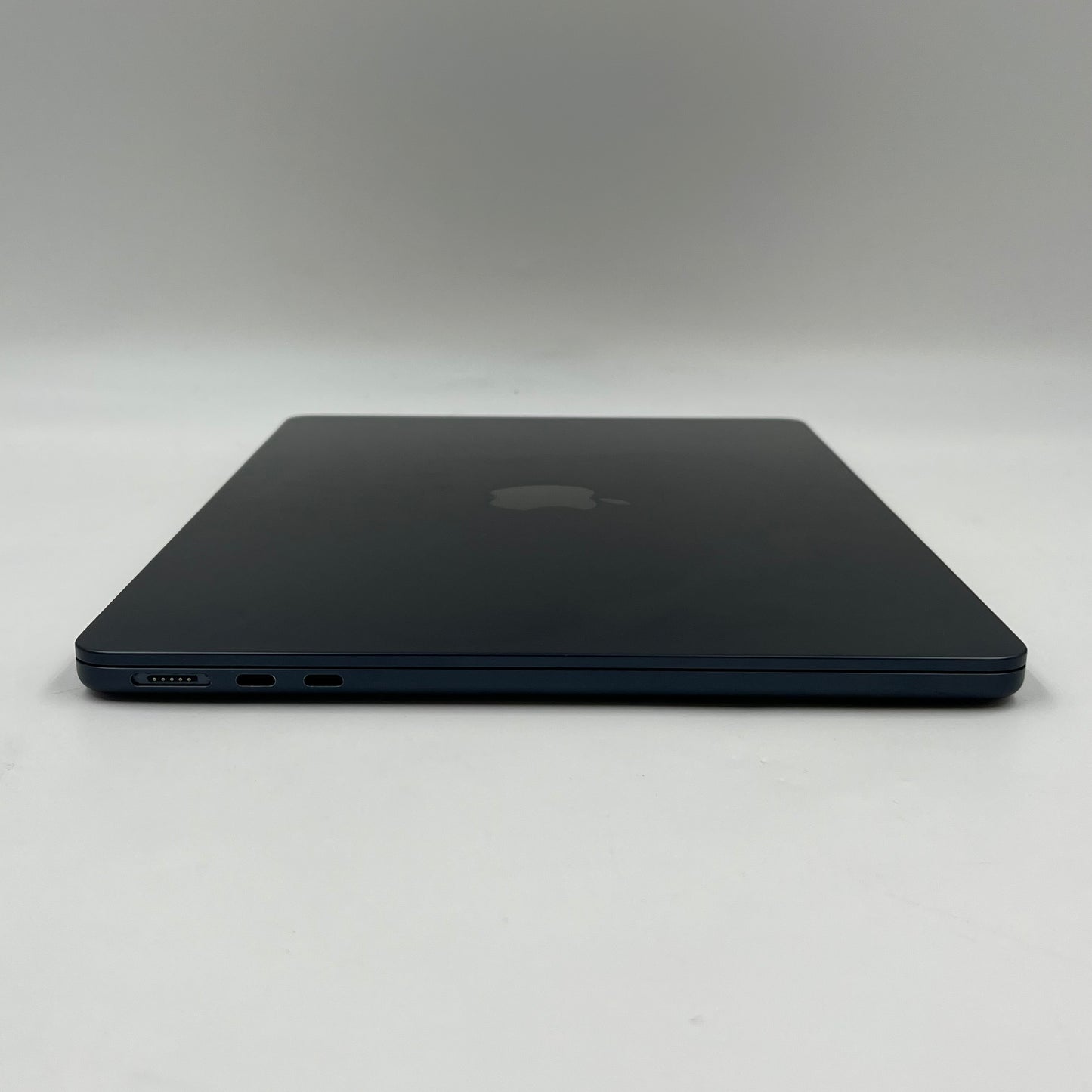 2022 Apple MacBook Air 13.6" M2 10C GPU 3.5GHz 8GB RAM 512GB SSD A2681