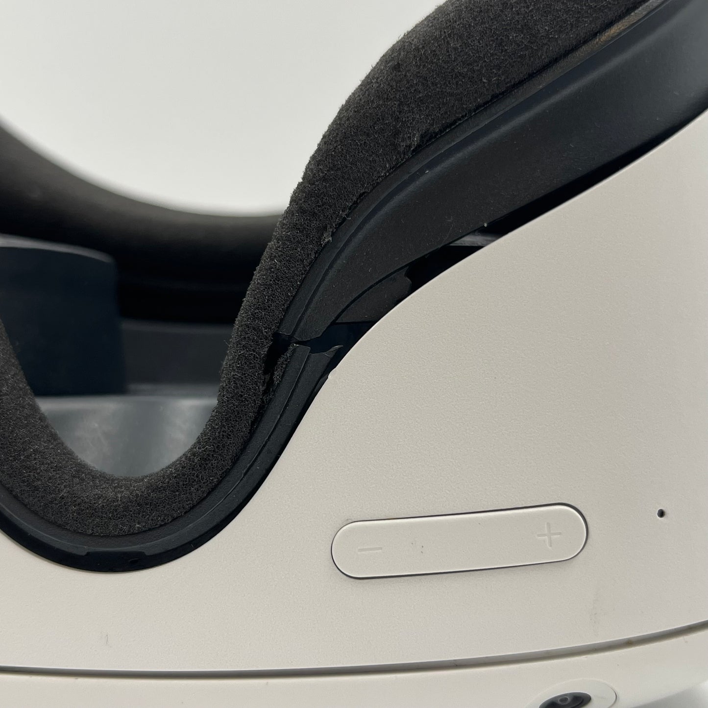 Oculus Quest 2 128GB Standalone All-in-One VR Headset KW49CM