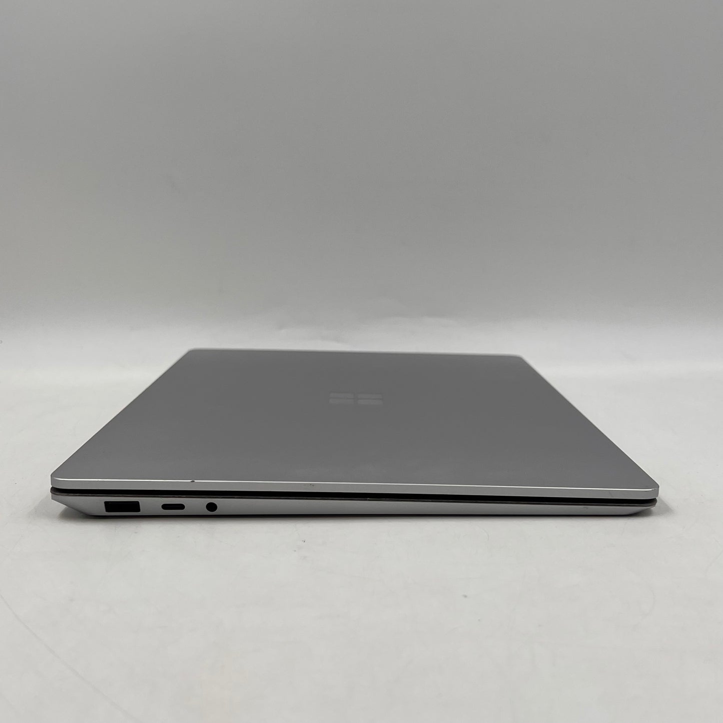 Microsoft Surface Laptop 4 1958 13.5" Ryzen 5 2.2GHz 8GB RAM 256GB SSD