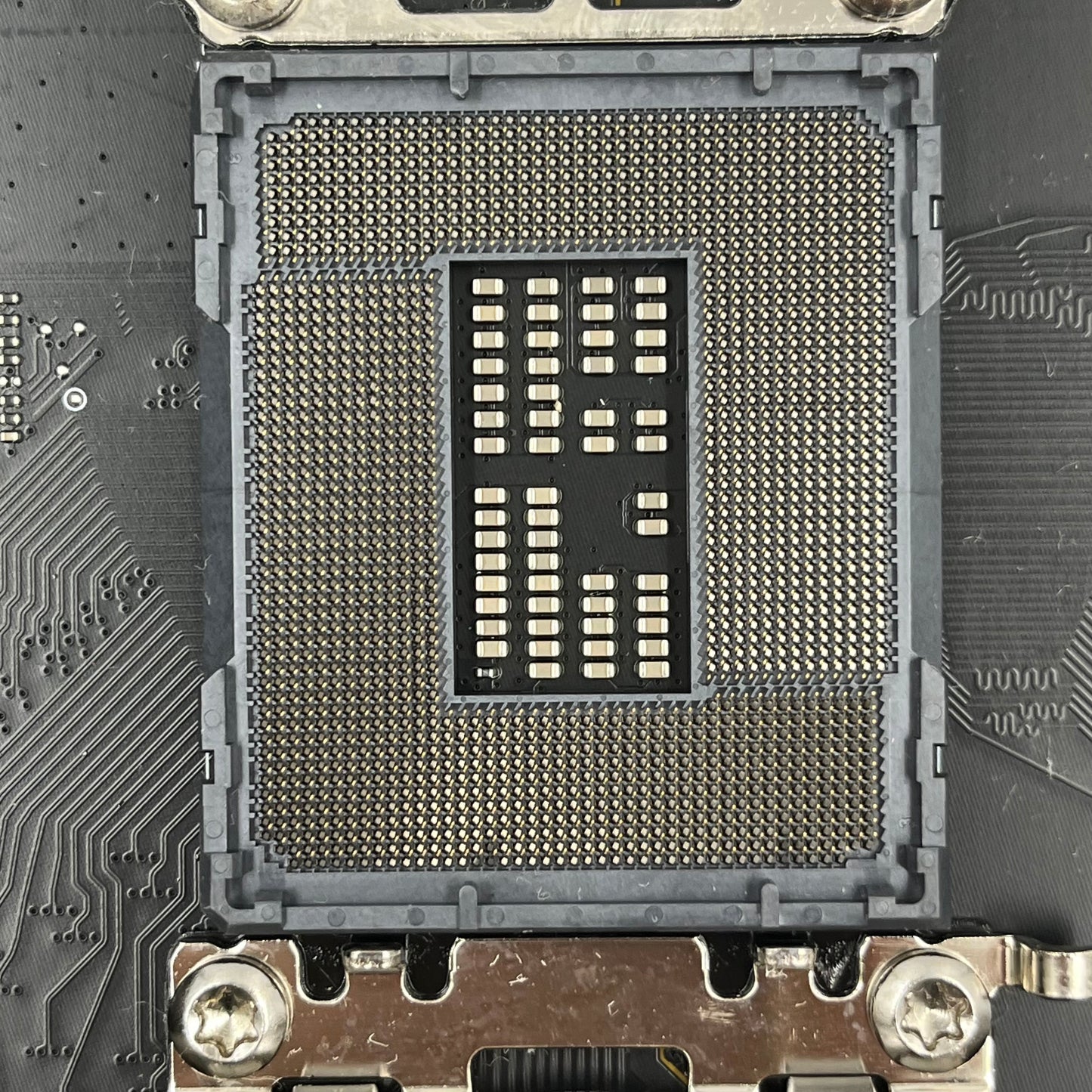 MSi MAG Z690 Tomahawk LGA 1700 ATX Motherboard