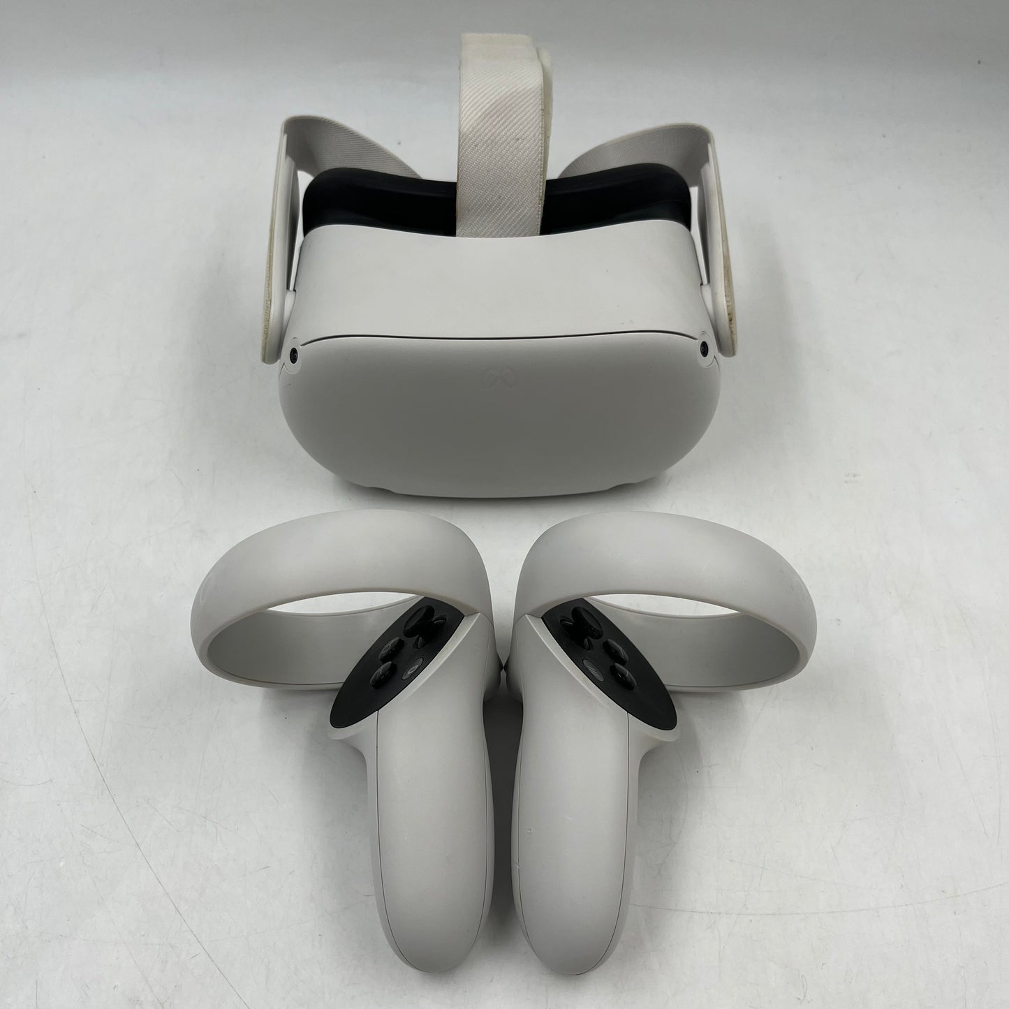 Oculus Quest 2 128GB Standalone All-in-One VR Headset KW49CM