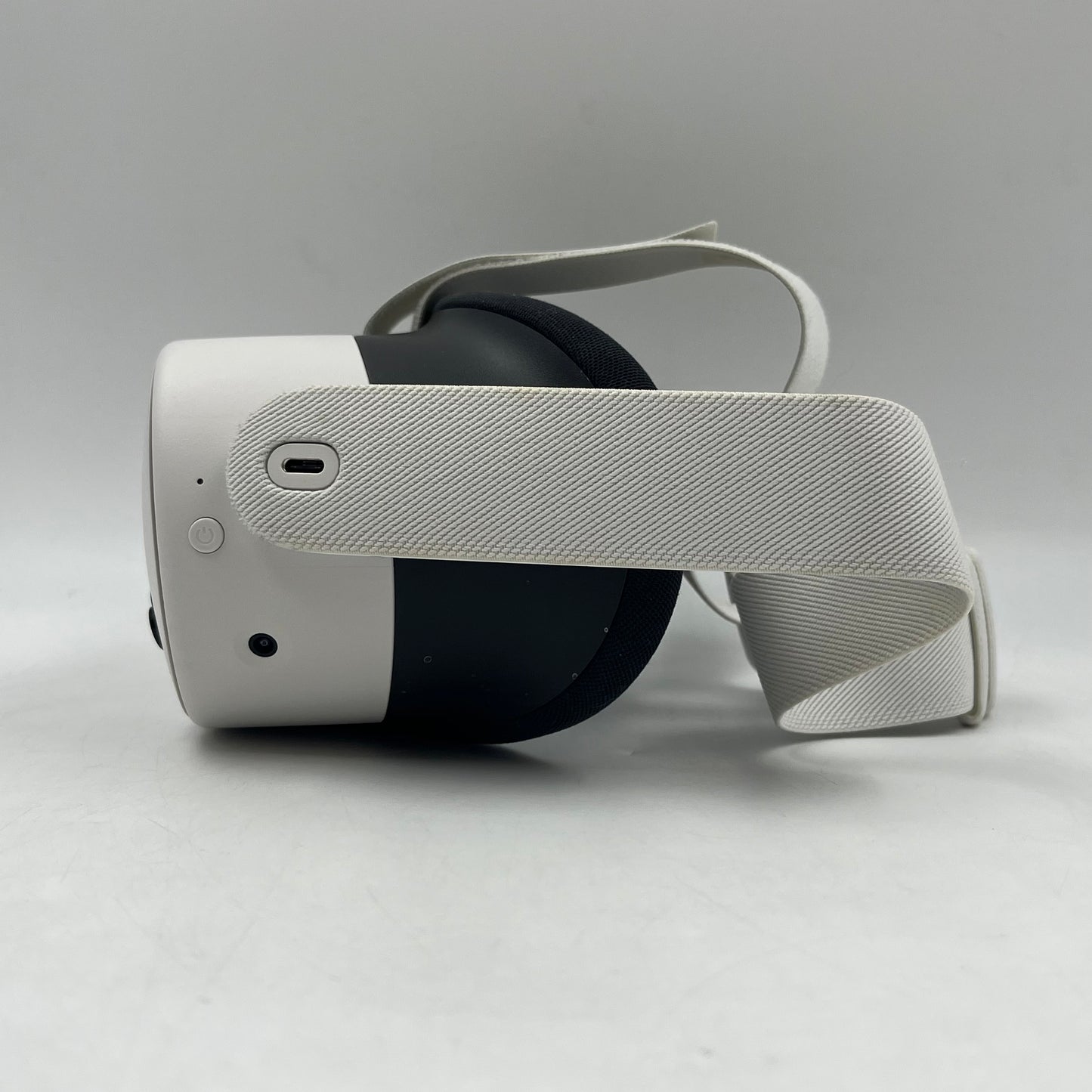 Meta Quest 3S 128GB Standalone All-in-One VR Headset P97