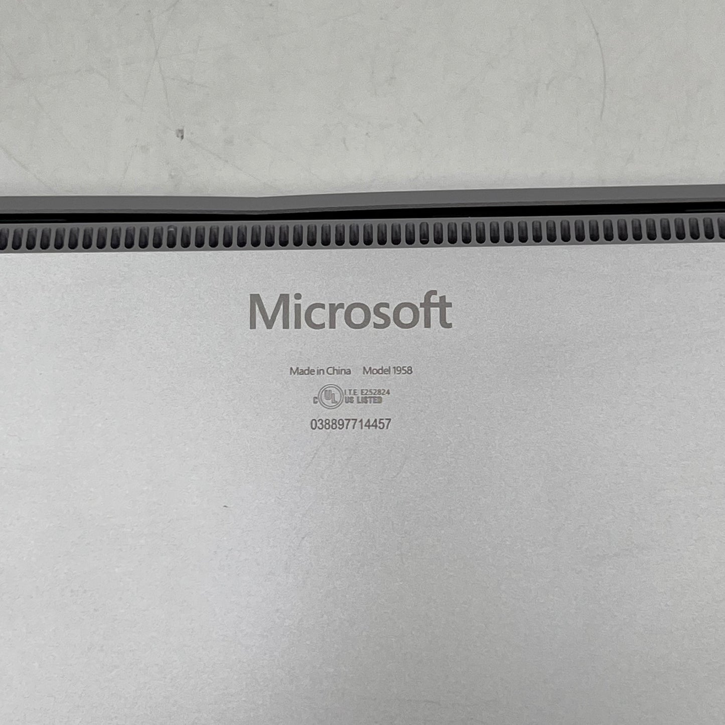 Microsoft Surface Laptop 4 1958 13.5" Ryzen 5 2.2GHz 8GB RAM 256GB SSD