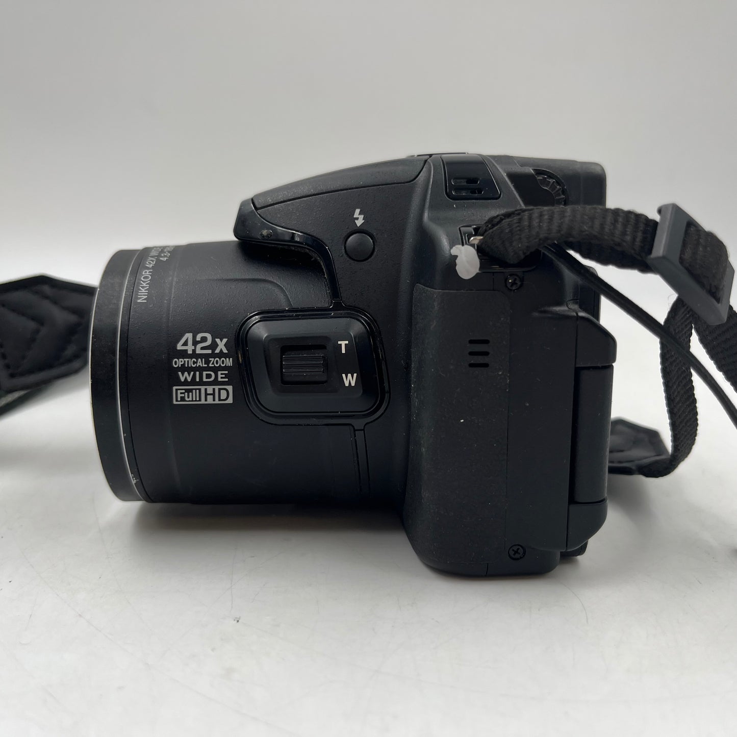 Nikon COOLPIX P520 18.1MP Digital Point And Shoot Camera