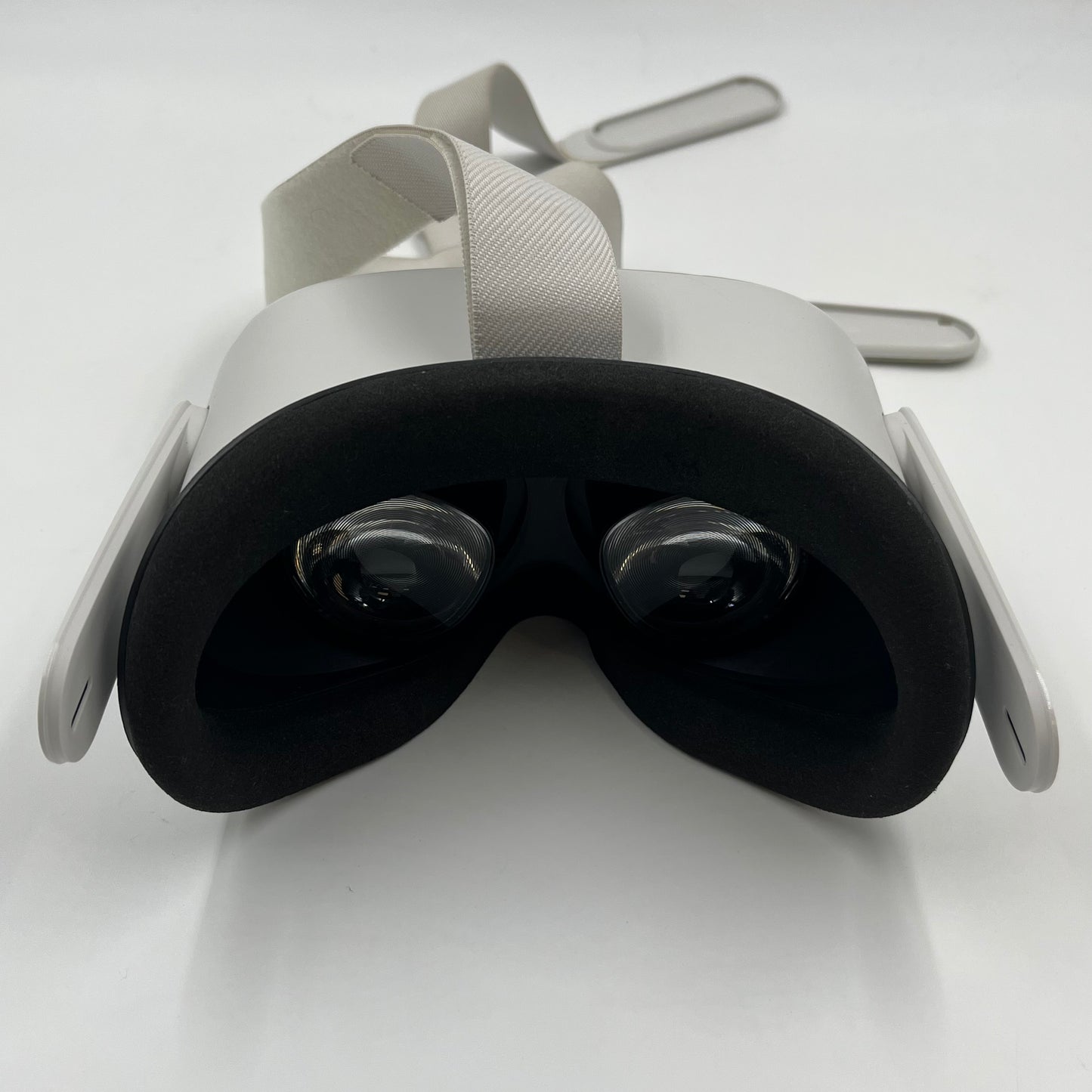Oculus Quest 2 128GB Standalone All-in-One VR Headset KW49CM