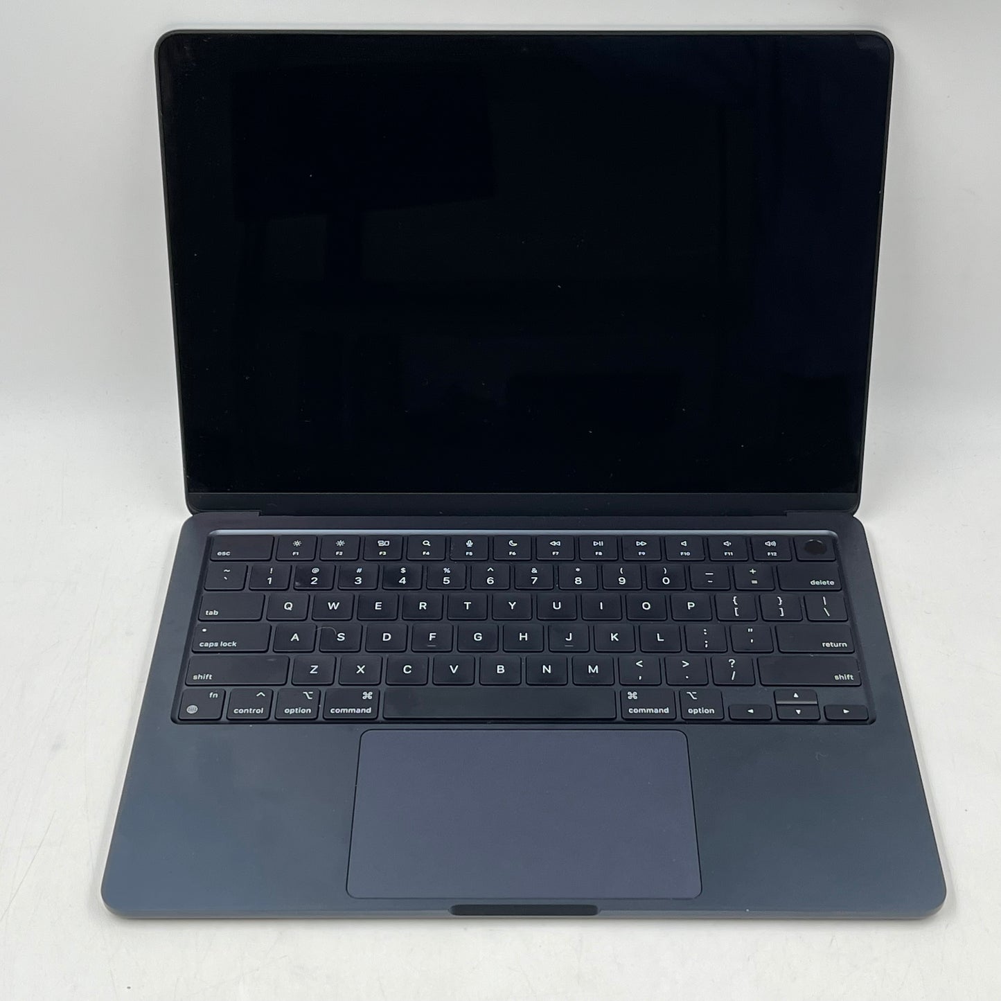 2022 Apple MacBook Air 13.6" M2 8C GPU 3.5GHz 8GB RAM 256GB SSD MLY33LL/A