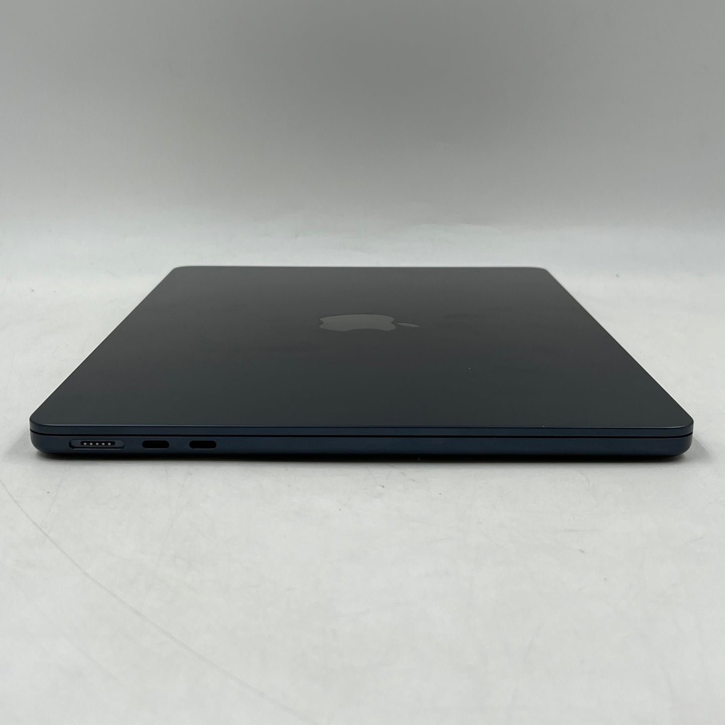2022 Apple MacBook Air 13.6" M2 8C GPU 3.5GHz 8GB RAM 256GB SSD MLY33LL/A