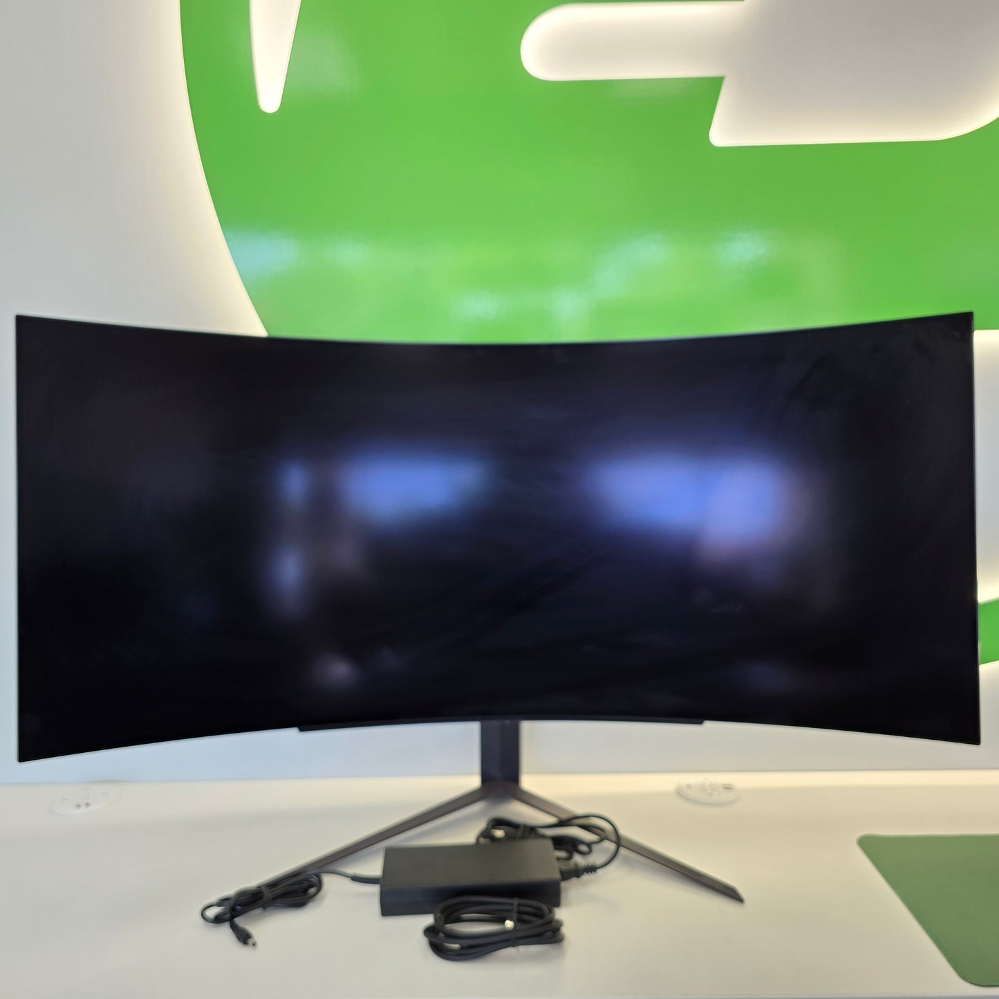 LG 45" UltraGear 45GS96QB-B WQHD OLED 240Hz Curved Gaming Monitor