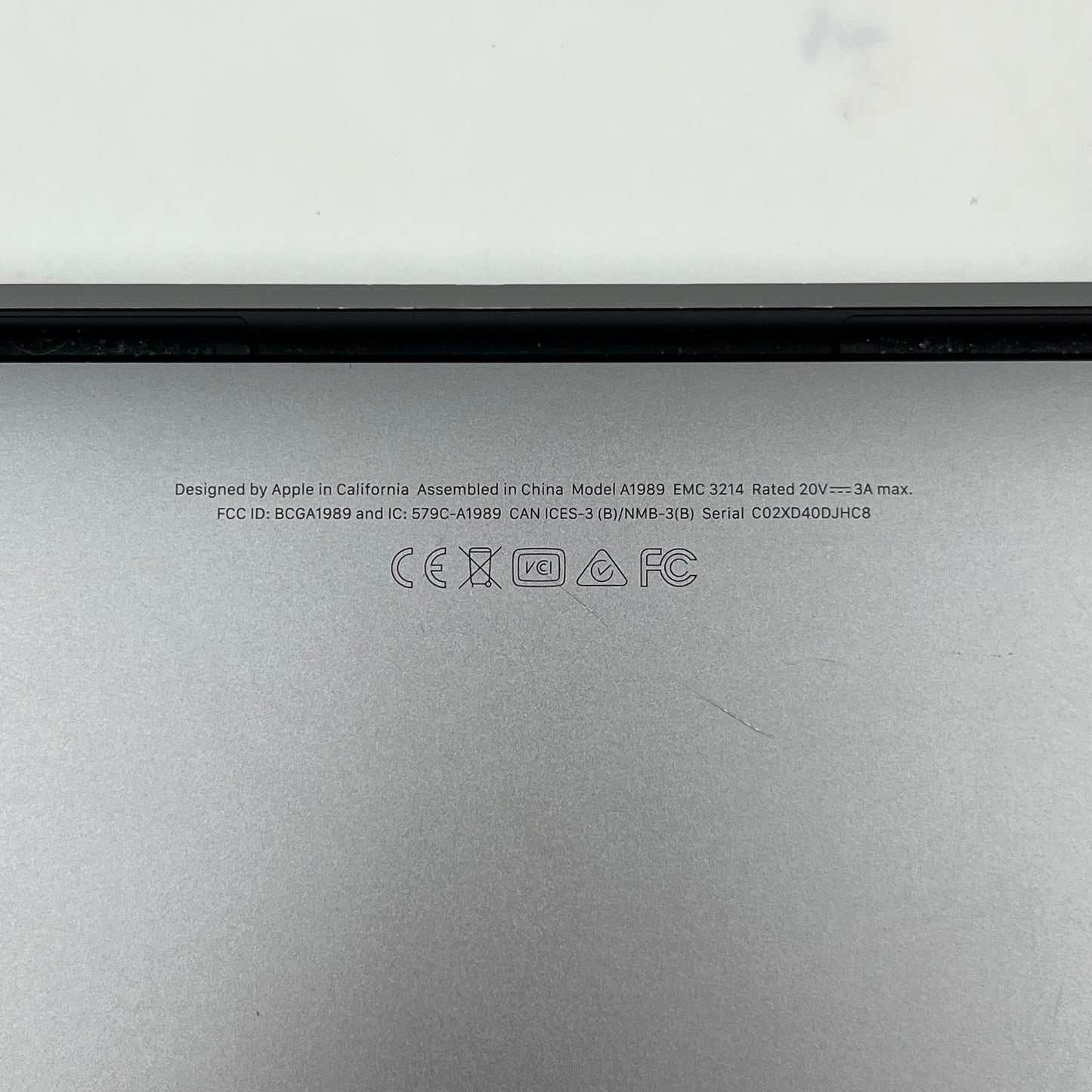 2018 Apple MacBook Pro 13.3" i5 2.3GHz 8GB RAM 256GB SSD Silver A1989