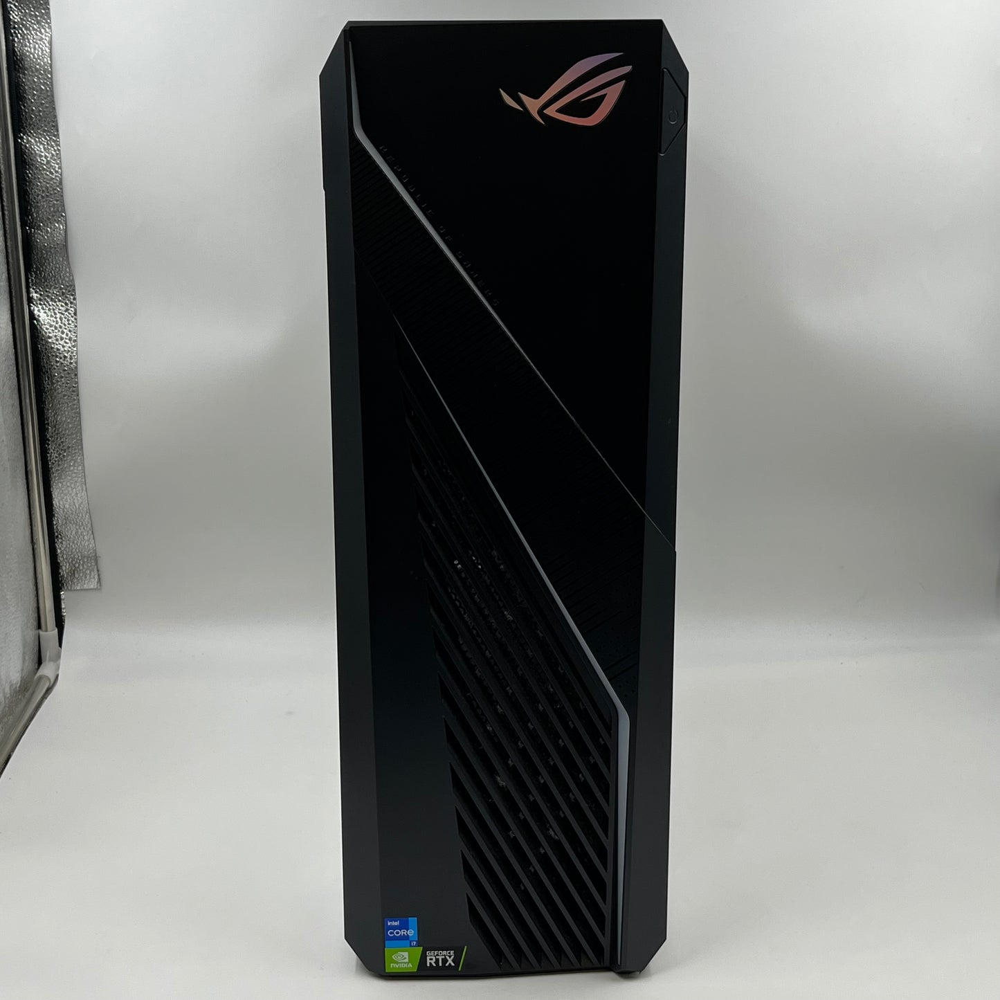 ASUS ROG Strix G16CHR i7-14700F 3.40GHz 32GB RAM 2TB SSD GeForce RTX 4070 Super