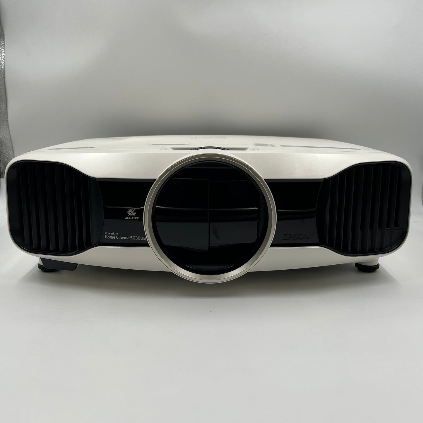 Epson Powerlite Home Cinema 1920 x 1080 2,400 lumens 3LCD Projector 5030UB