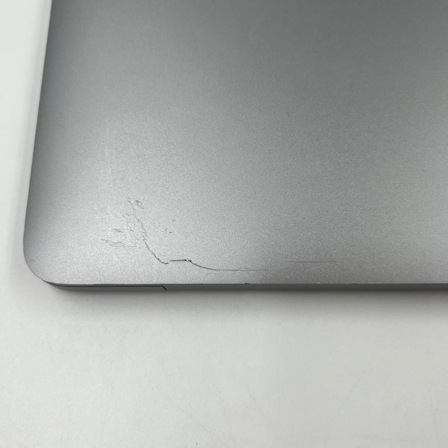 2018 Apple MacBook Pro 13.3" i5 2.3GHz 8GB RAM 256GB SSD Silver A1989