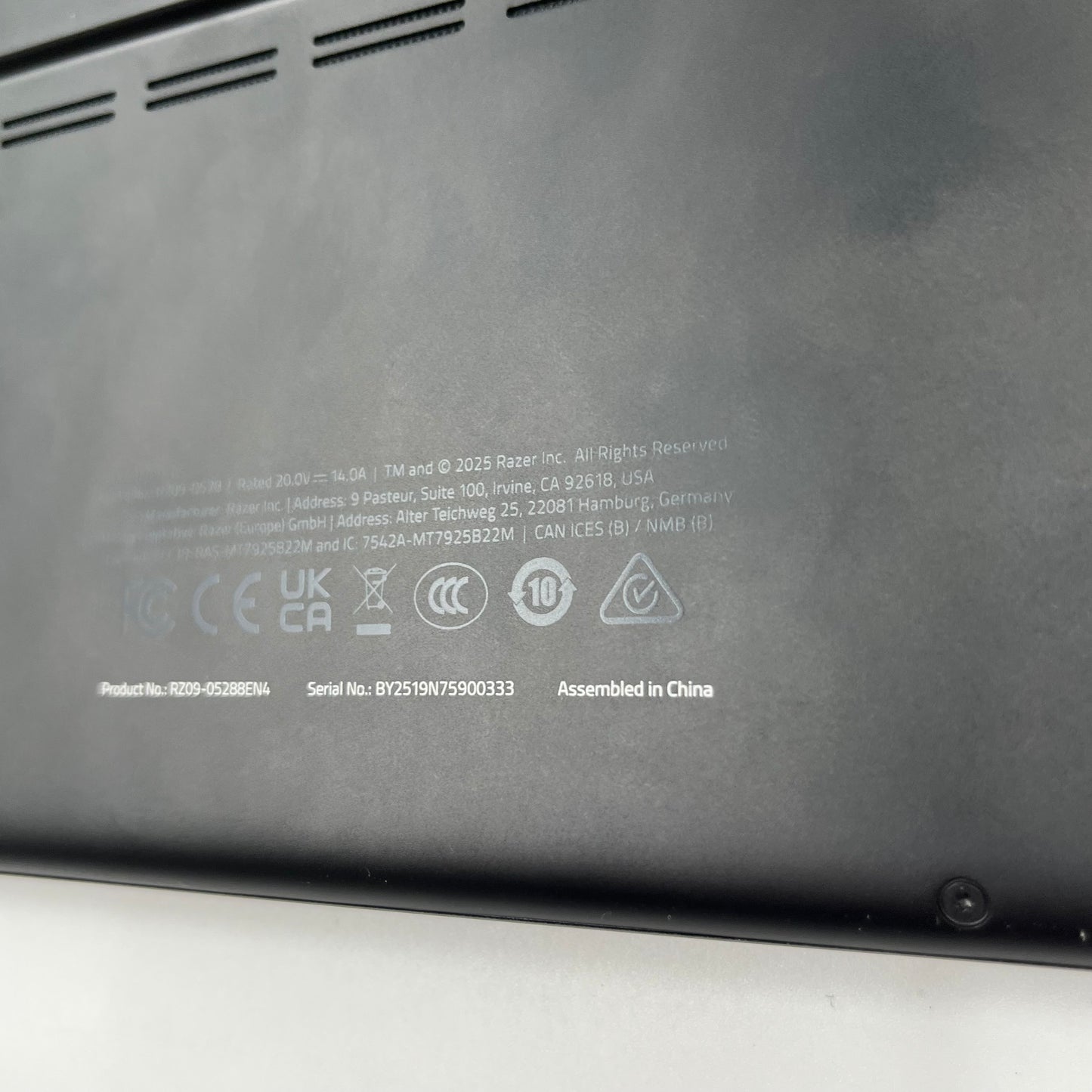 Razer Blade 16 RZ09-0528M2 16" Ryzen AI 9 365 2.0GHz 64GB RAM 2TB SSD RTX 5080