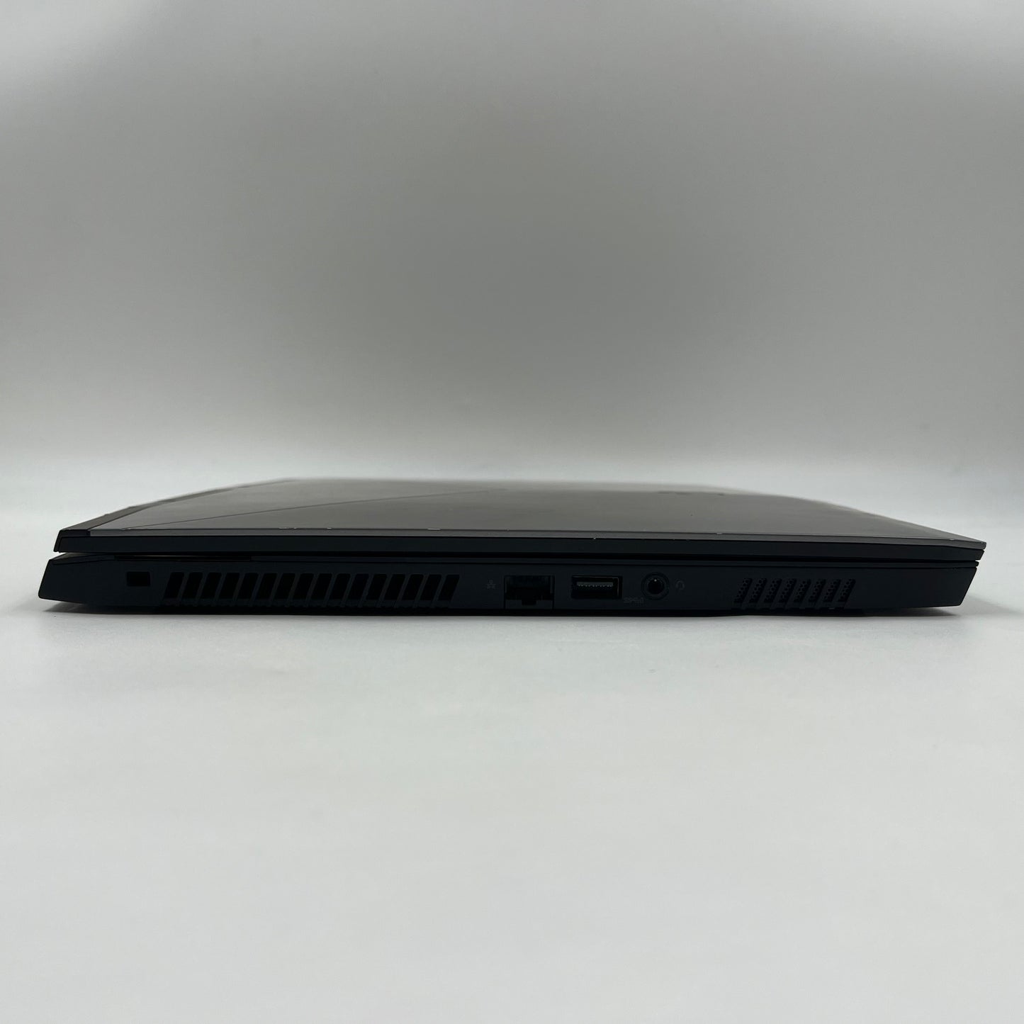 Alienware M15 15.6" i7-8750H 2.2GHz 16GB RAM 256GB SSD 1TB HDD GeForce GTX 1060