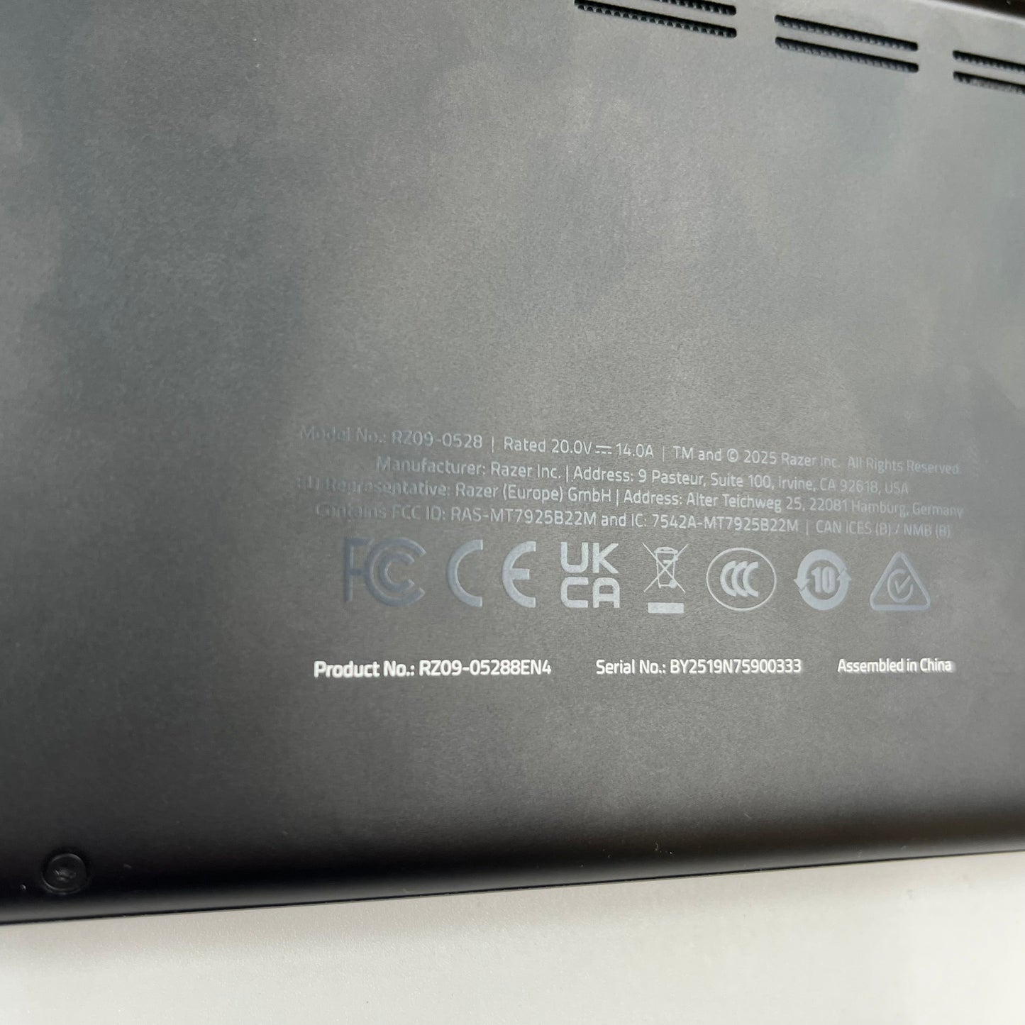 Razer Blade 16 RZ09-0528M2 16" Ryzen AI 9 365 2.0GHz 64GB RAM 2TB SSD RTX 5080