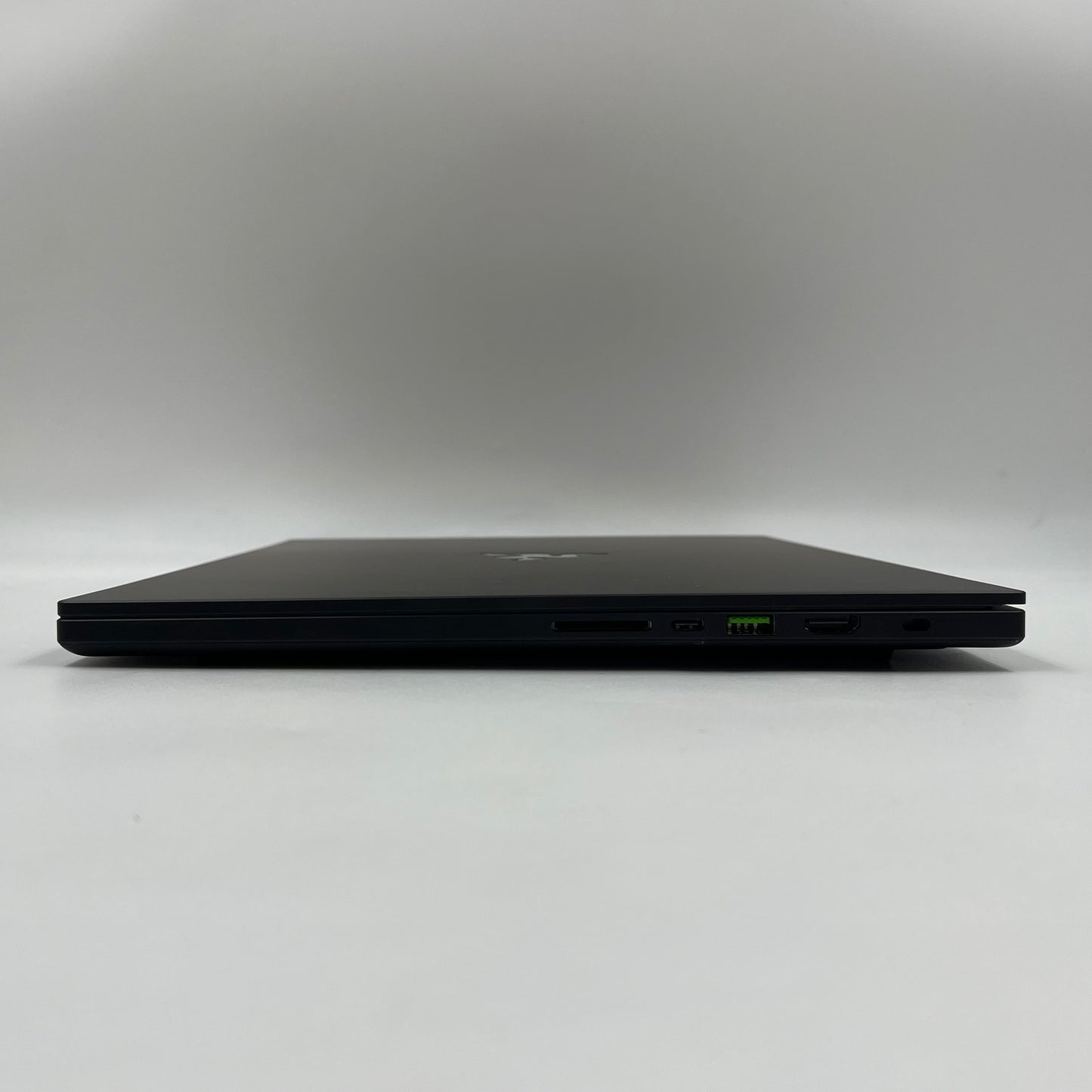 Razer Blade 16 RZ09-0528M2 16" Ryzen AI 9 365 2.0GHz 64GB RAM 2TB SSD RTX 5080