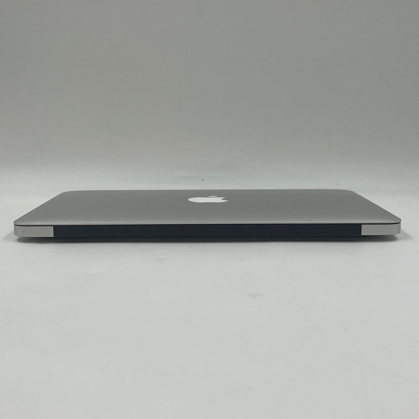 2015 Apple MacBook Air 11" i5 1.6GHz 4GB RAM 128GB SSD Silver A1465