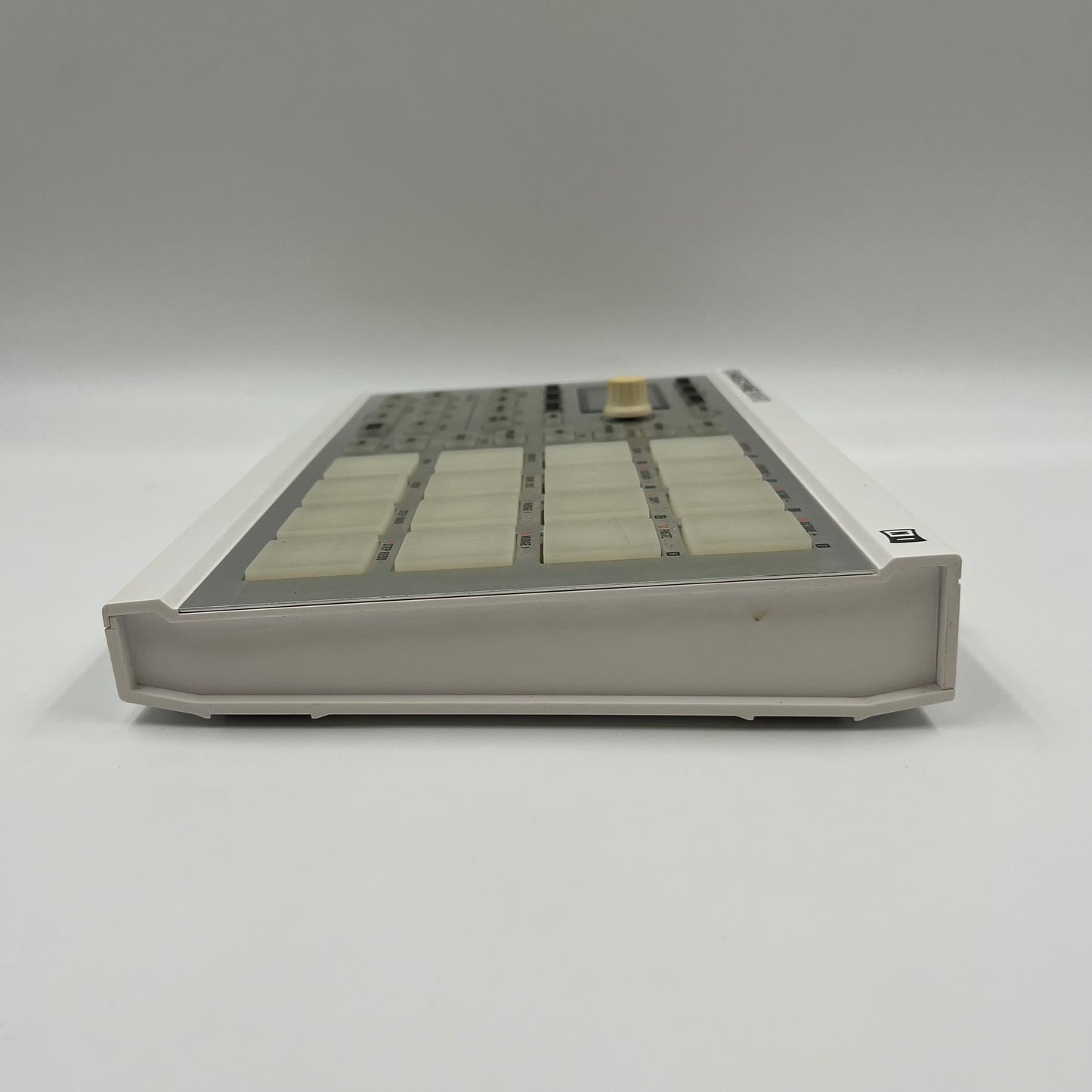 Native Instruments Maschine Mikro MK2 Groove Production Studio White