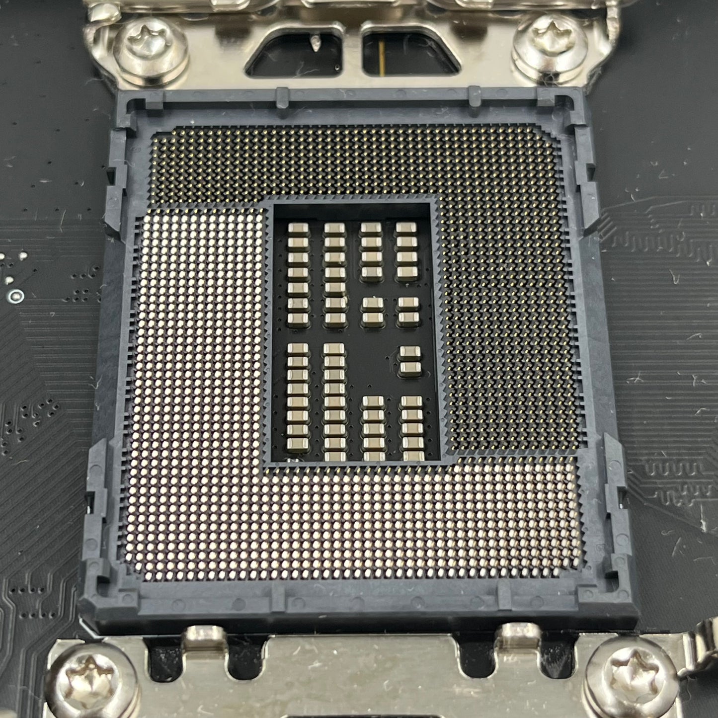 MSi MAG Z690 Tomahawk LGA 1700 ATX Motherboard