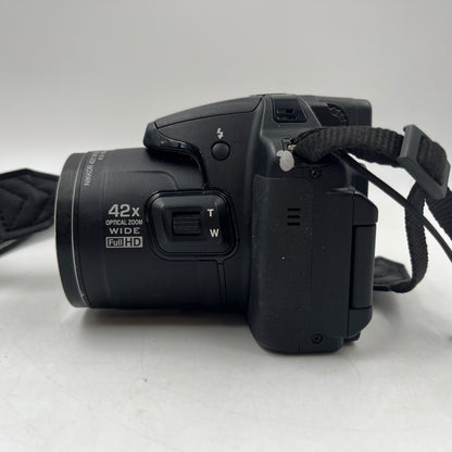 Nikon COOLPIX P520 18.1MP Digital Point And Shoot Camera