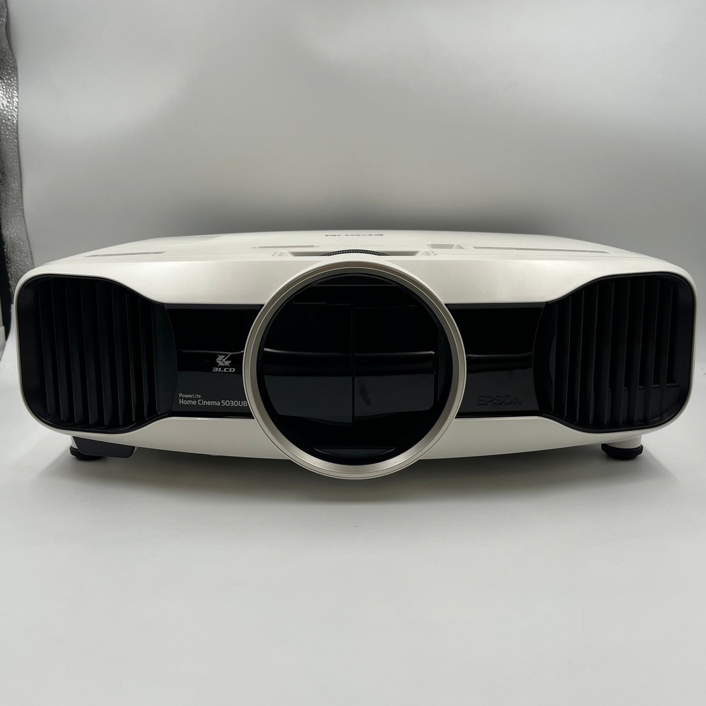 Epson Powerlite Home Cinema 1920 x 1080 2,400 lumens 3LCD Projector 5030UB