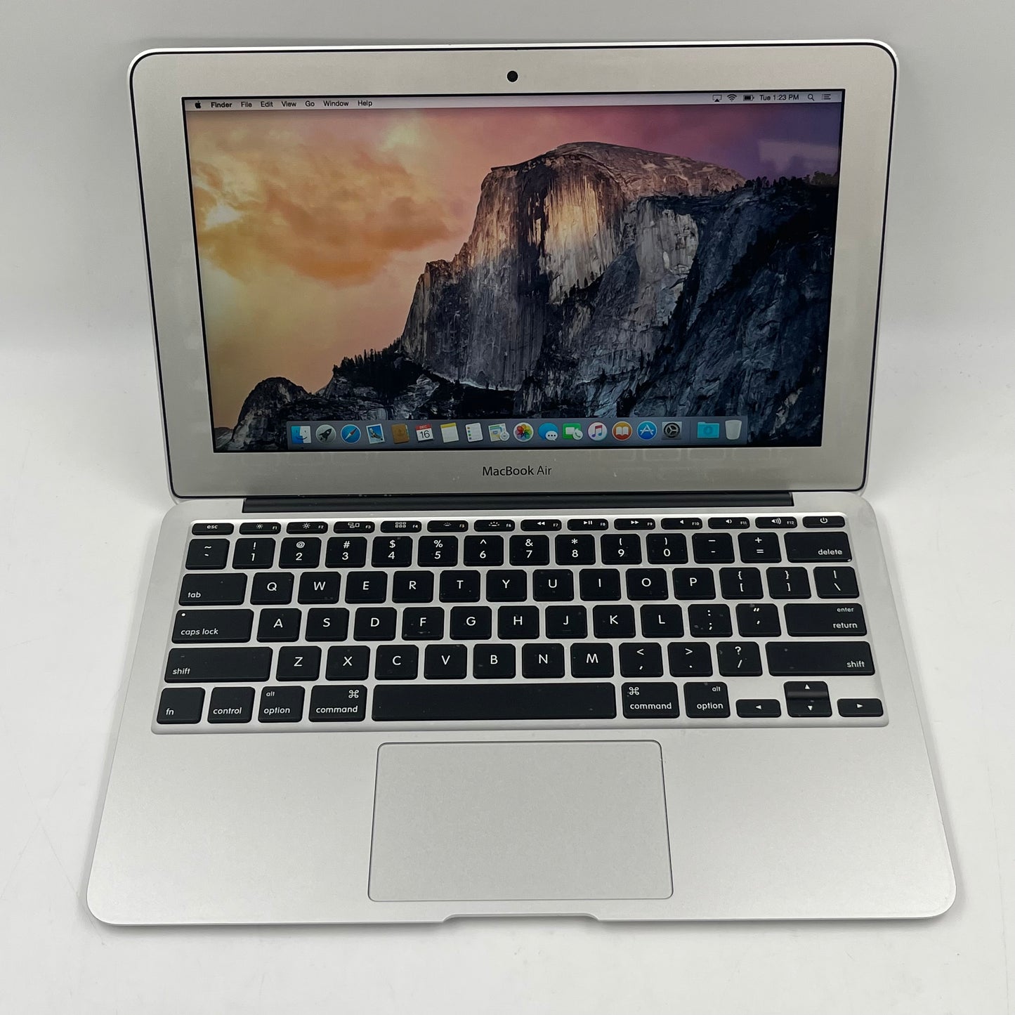 2015 Apple MacBook Air 11" i5 1.6GHz 4GB RAM 128GB SSD Silver A1465