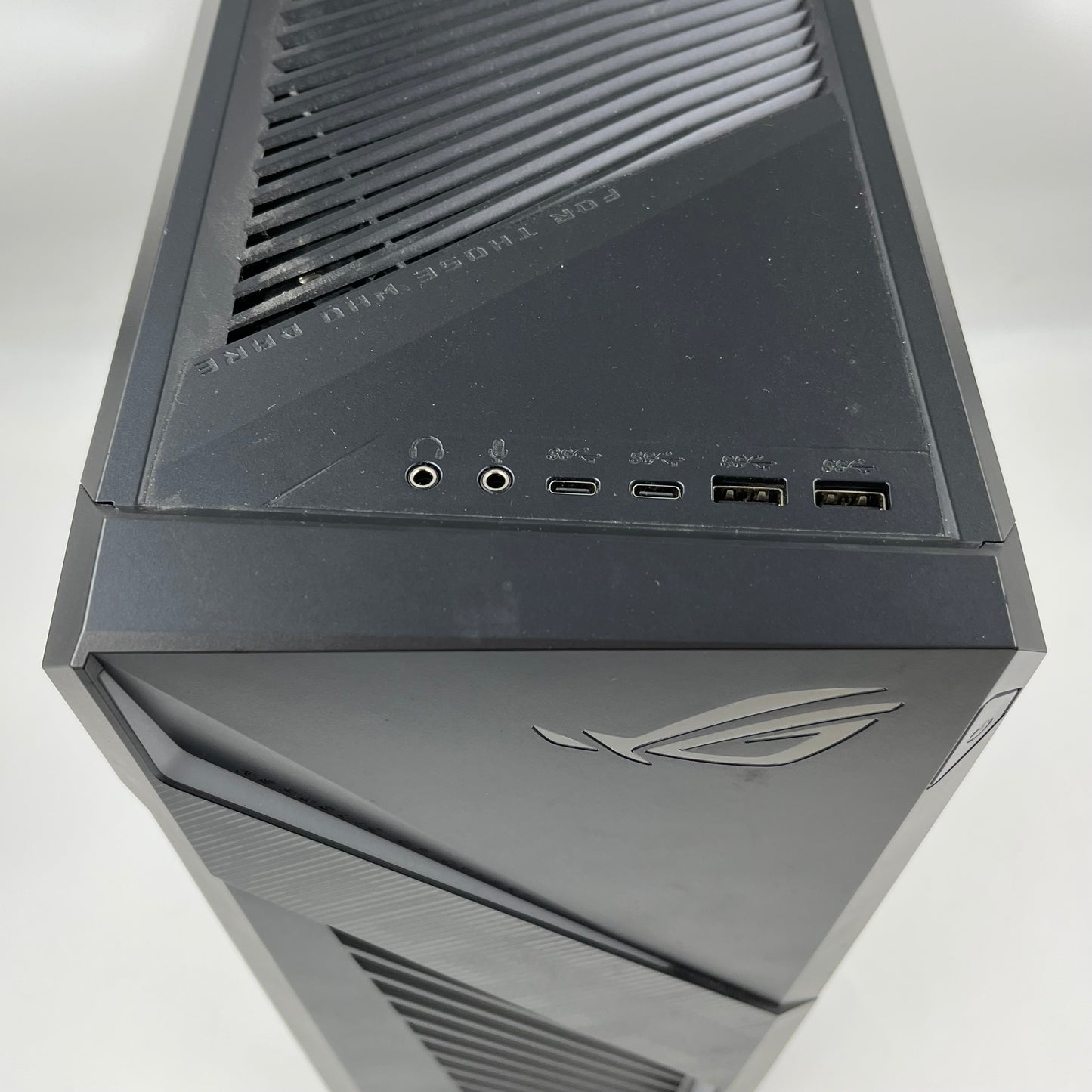 ASUS ROG Strix G16CHR i7-14700F 3.40GHz 32GB RAM 2TB SSD GeForce RTX 4070 Super