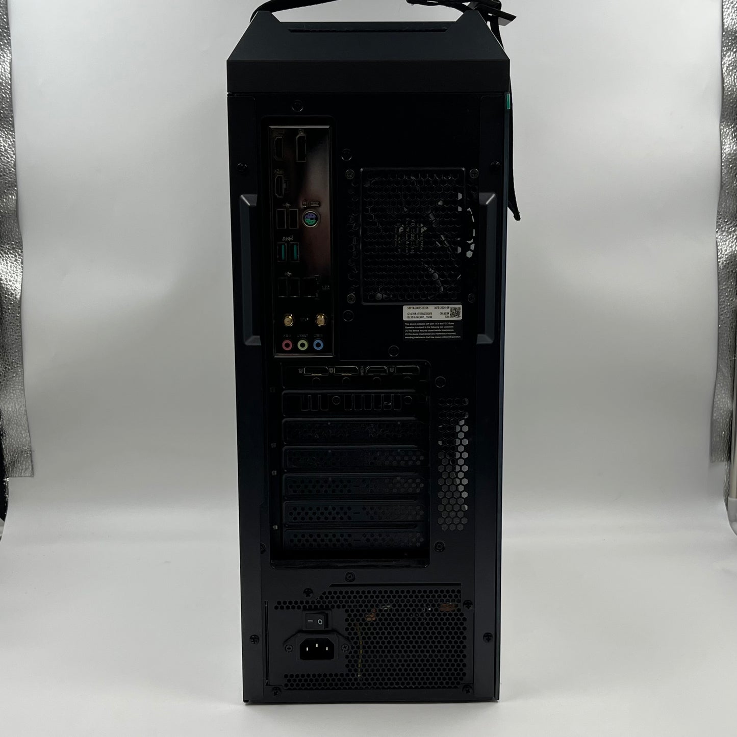 ASUS ROG Strix G16CHR i7-14700F 3.40GHz 32GB RAM 2TB SSD GeForce RTX 4070 Super