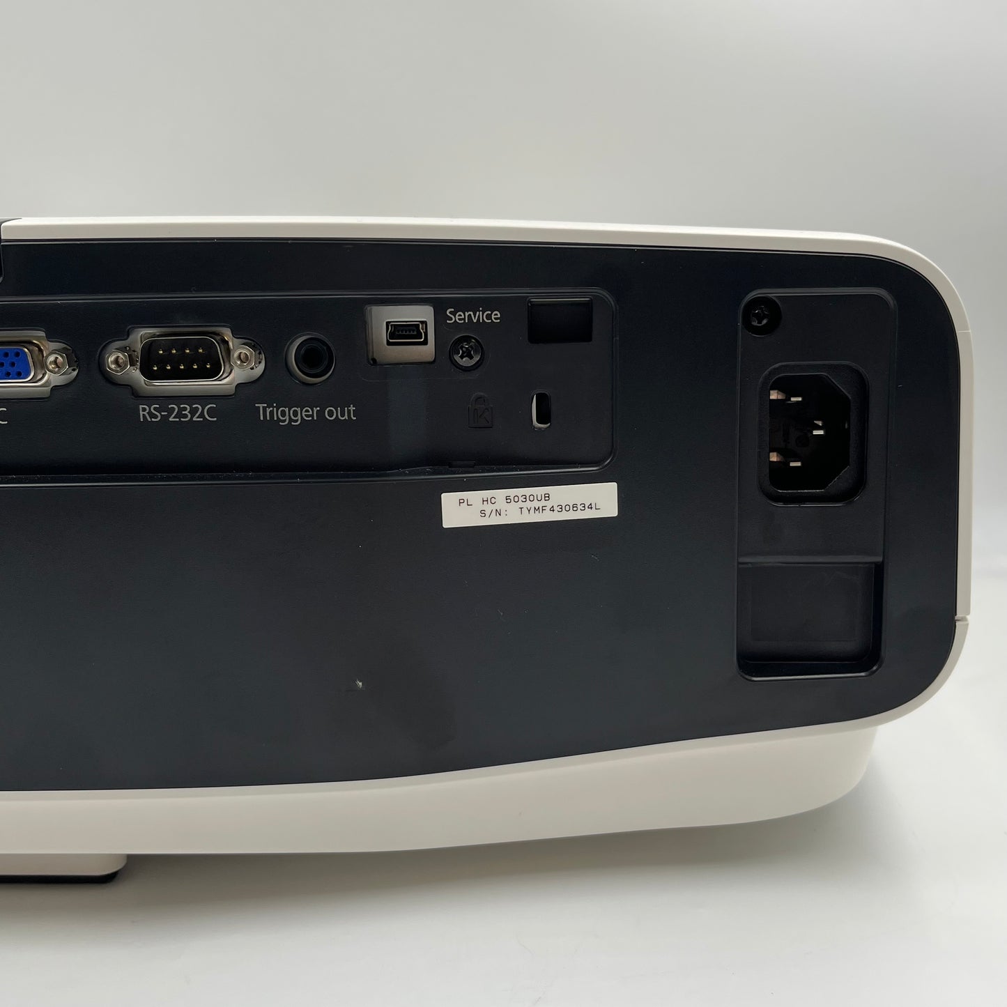 Epson Powerlite Home Cinema 1920 x 1080 2,400 lumens 3LCD Projector 5030UB