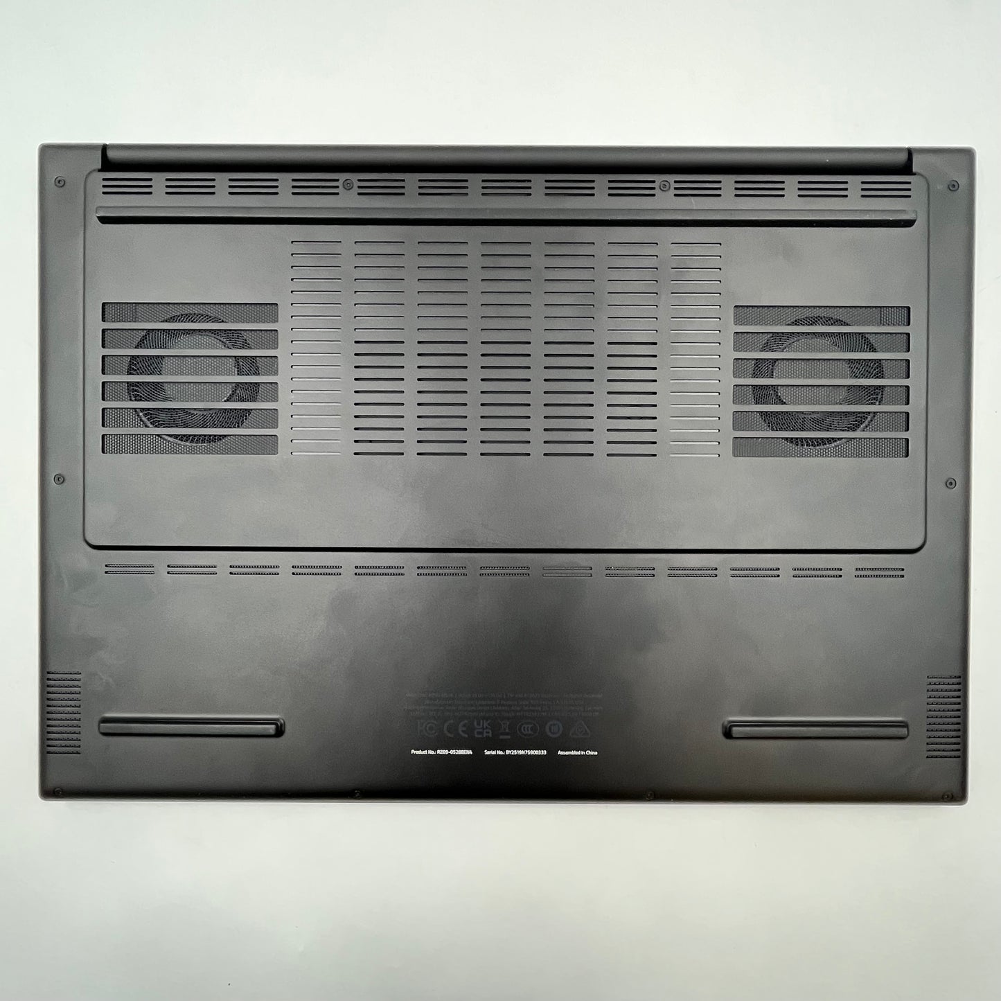 Razer Blade 16 RZ09-0528M2 16" Ryzen AI 9 365 2.0GHz 64GB RAM 2TB SSD RTX 5080