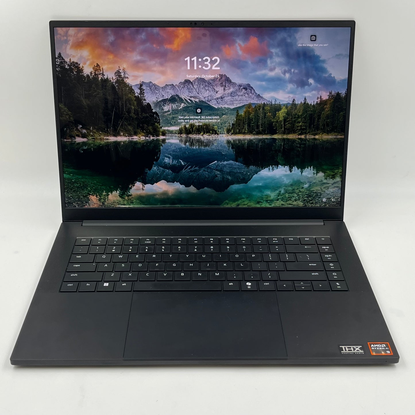 Razer Blade 16 RZ09-0528M2 16" Ryzen AI 9 365 2.0GHz 64GB RAM 2TB SSD RTX 5080