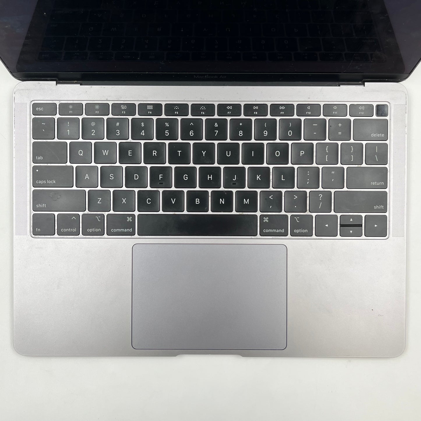 2019 Apple MacBook Air 13.3" i5 1.6GHz 8GB RAM 128GB SSD Space Gray A1932