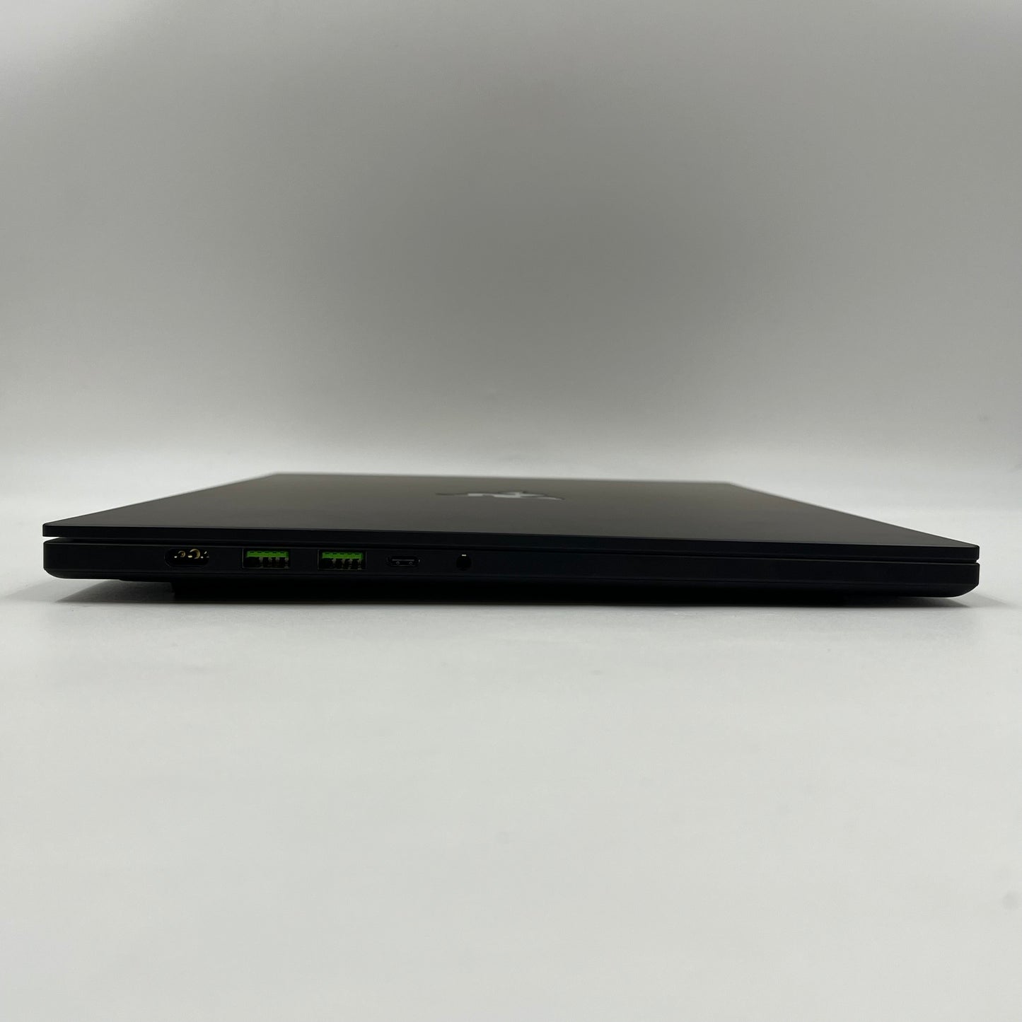 Razer Blade 16 RZ09-0528M2 16" Ryzen AI 9 365 2.0GHz 64GB RAM 2TB SSD RTX 5080