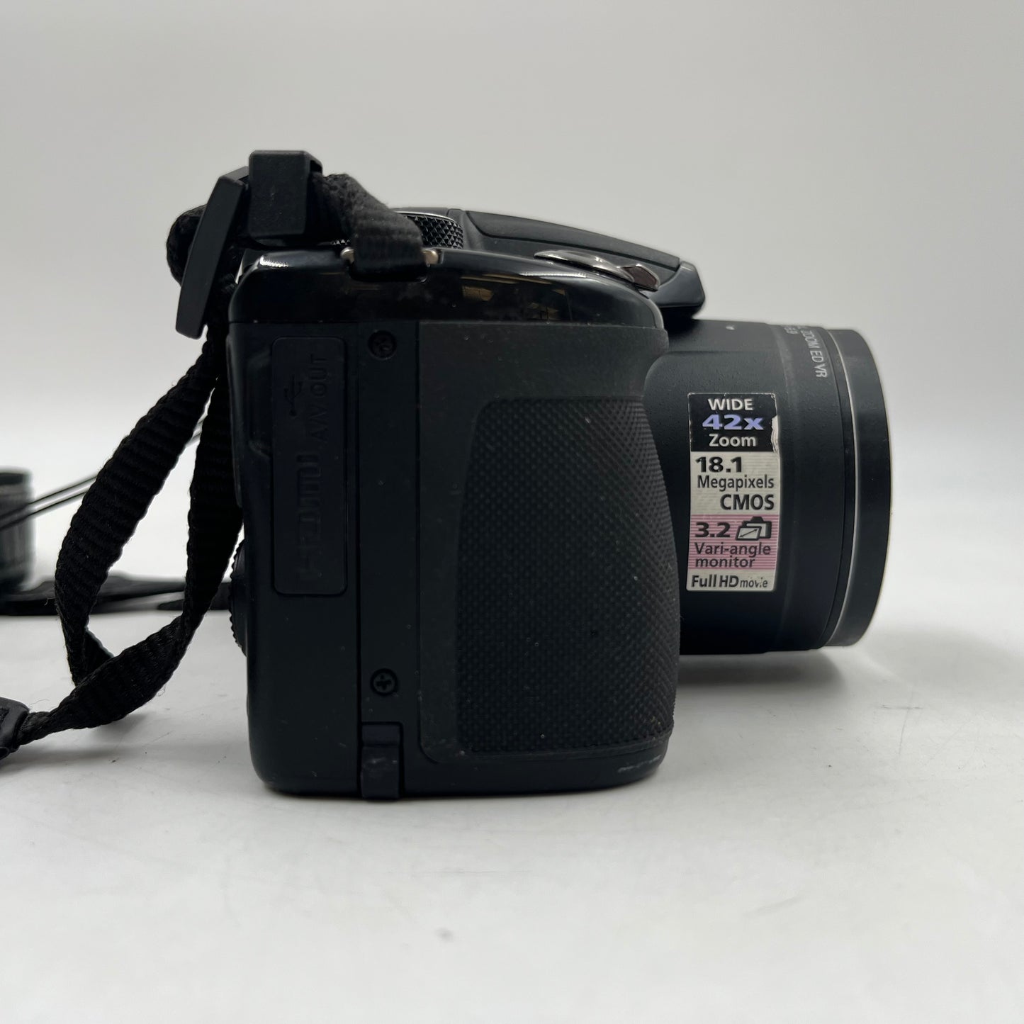 Nikon COOLPIX P520 18.1MP Digital Point And Shoot Camera